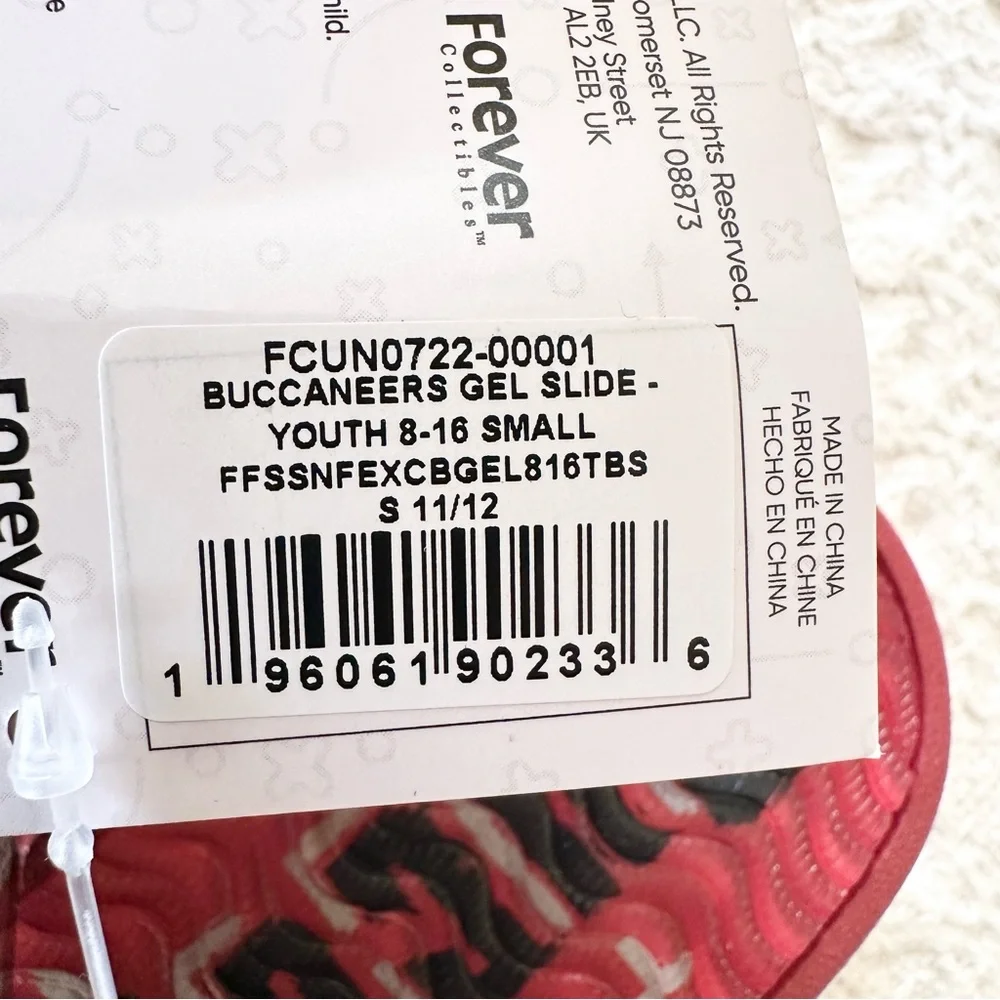 Tampa Bay Buccaneers Shoes Slides Youth 11-12 Red Black Foco Gel Bucs Skull NWT